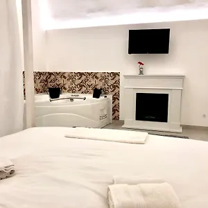 Ada & Bed & Breakfast